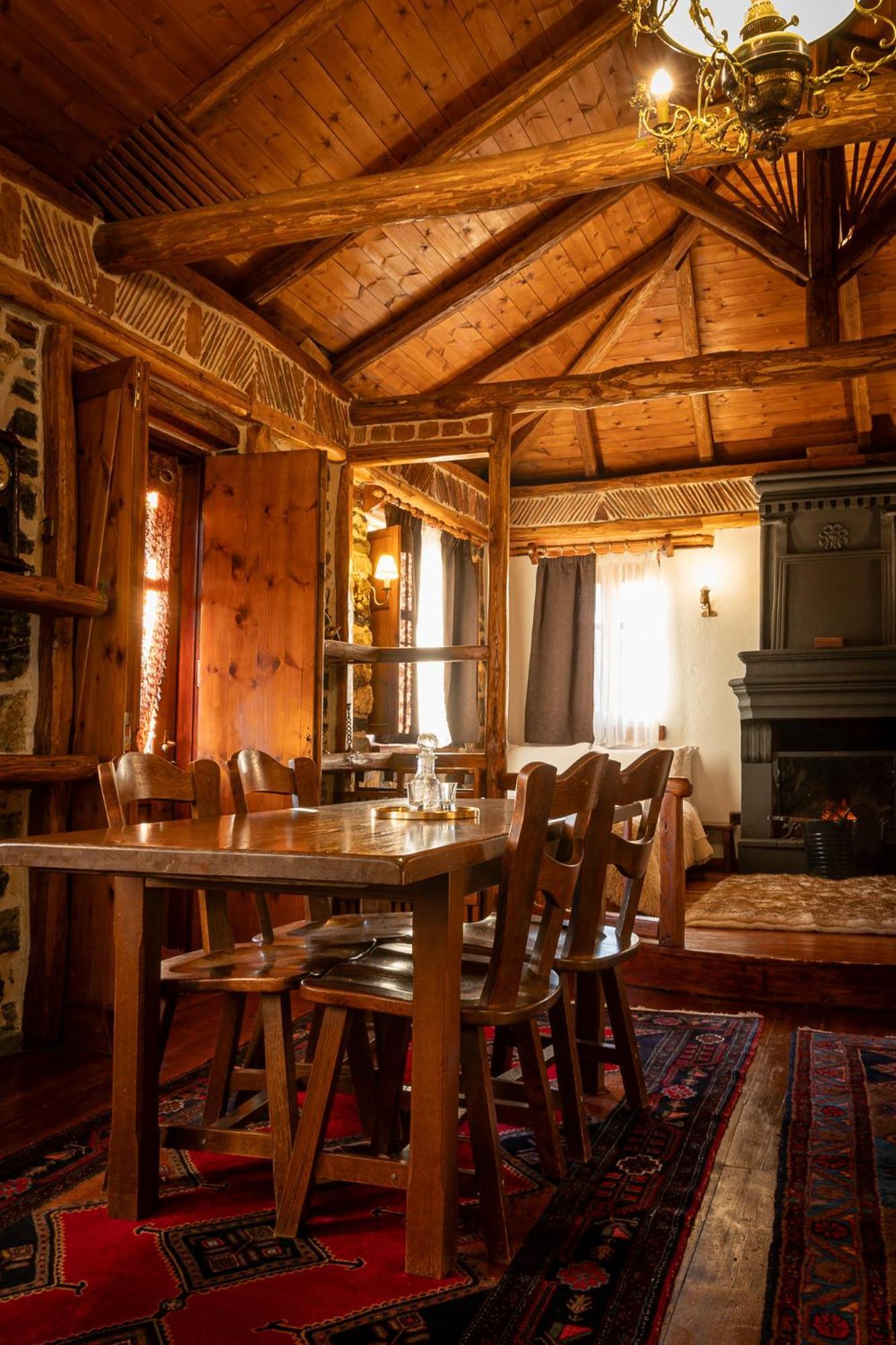 4 Seasons Premium Chalet 팔라이오스 아기오스 아타나시오스 외부 사진