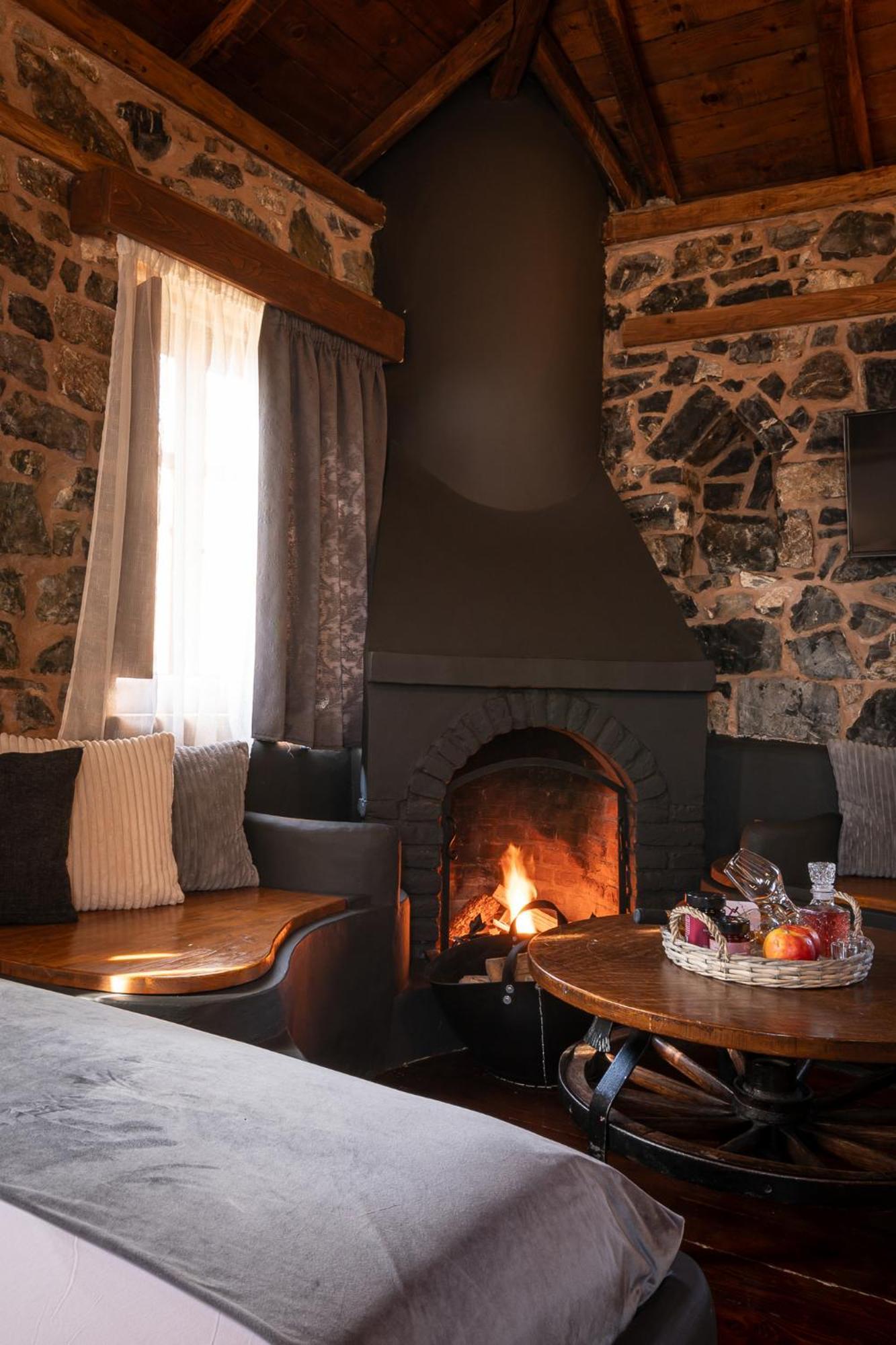 4 Seasons Premium Chalet 팔라이오스 아기오스 아타나시오스 외부 사진