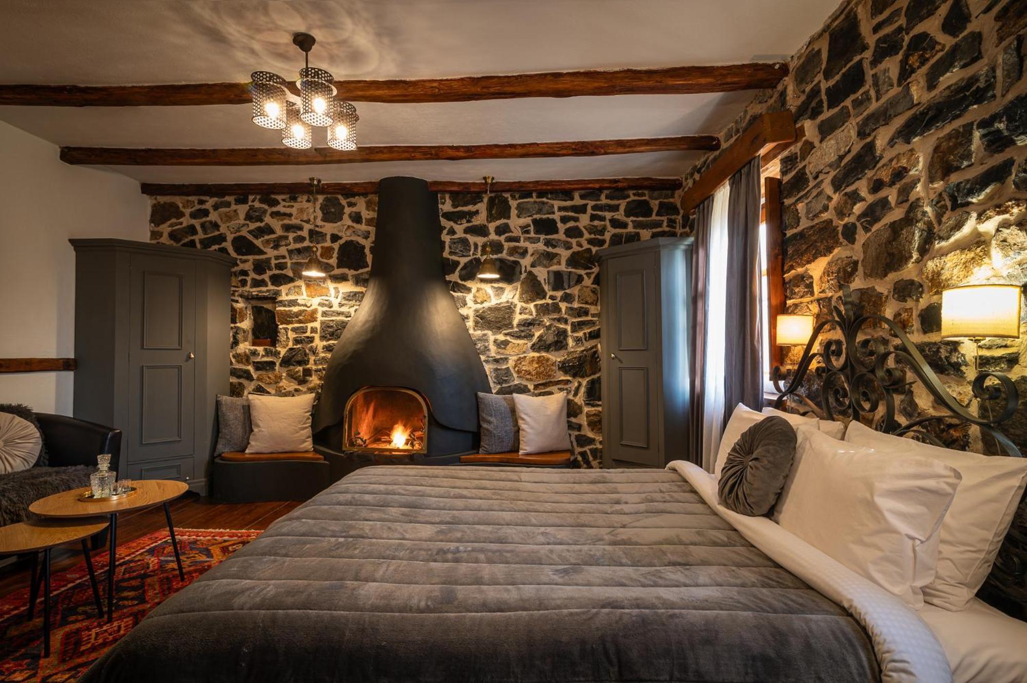 4 Seasons Premium Chalet 팔라이오스 아기오스 아타나시오스 외부 사진