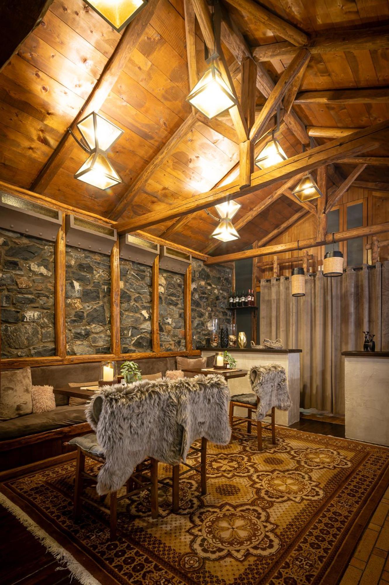 4 Seasons Premium Chalet 팔라이오스 아기오스 아타나시오스 외부 사진